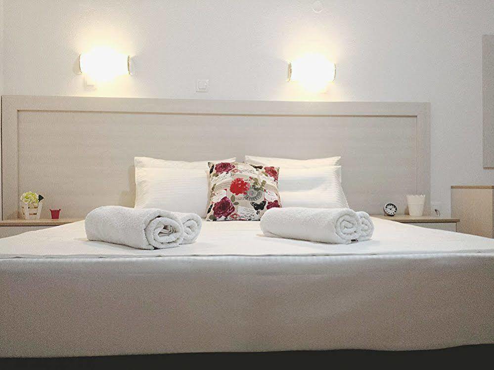 Crown Apartments Kalyves Buitenkant foto